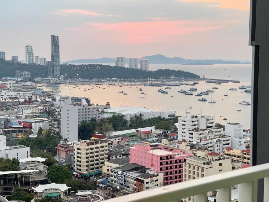 Base Central Pattaya Long Balcony King-Bed With Infinity Pool & Free Netflix! المظهر الخارجي الصورة