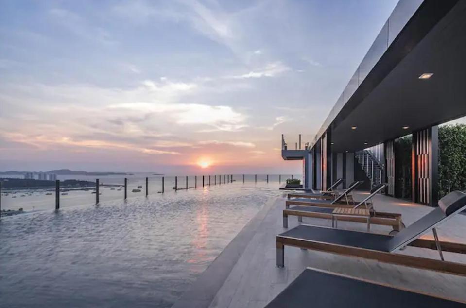 Base Central Pattaya Long Balcony King-Bed With Infinity Pool & Free Netflix! المظهر الخارجي الصورة